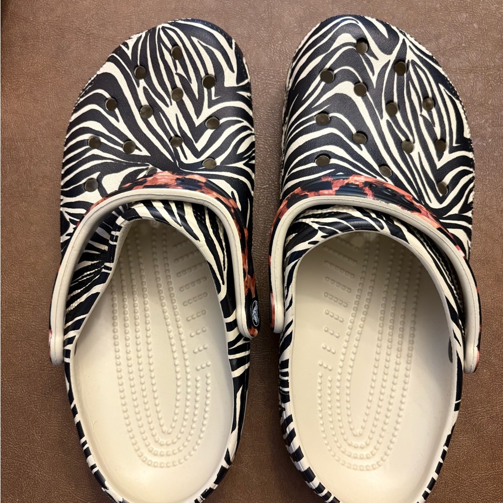 Brand new crocs - 7M 9W